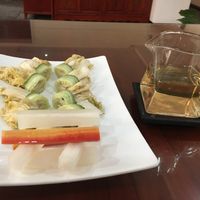 Pickled cabbage rolls and green tea at Shangdao Vegetarian 上道素食 in Xian