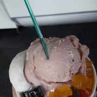 Vegan ice cream with vegan gummi bears! at IceQueen in Frederiksberg