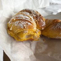 Croissant recheado, maravilhoso 😊  at Confeitaria Henrique Carvalho in Matosinhos