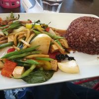 Pad cha with tofu and brown rice at OnThai in Ljubljana