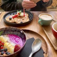 i enjoyed this smoothiebowl so much. It feels so light and fresh! Just ask for the vegan option and they make this beautiful bowl for you. (: at Vero Caffe in Bruges