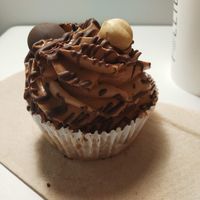 Chocolate cupcake at Velicious Burger in Strasbourg