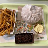 The bigger fries are on top, but everything underneath is tiny little bits of browned "fries"  at Velicious Burger in Strasbourg