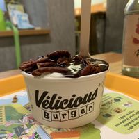 Sundae chocolat pécan  at Velicious Burger in Strasbourg