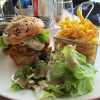 Veggie burger at La Plage de Monsieur Hulot in Saint-nazaire