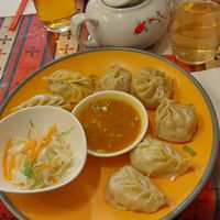 Steamed momos (close), fried momos (opposite) and jasmine tea. at Momos Tibetain in Strasbourg