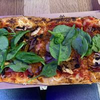 Pizza Nieboczek con salsa de tomate at Pizzatopia in Krakow