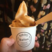Ice cream with kuromitsu syrup  at Ballon in Tokyo