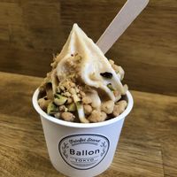 Pistachio and caramel at Ballon in Tokyo