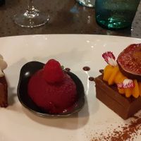Wonderful restaurant with almost all menu is vegan. A professionnal and attentive service, all fresh and tasty ingredients and the know how of the Chef and the brigade. You are sur at Annadata in Saint-malo
