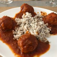 Arroz con albóndigas at Empatia Rincon Vegano in Madrid