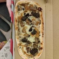 Truffle pizza at Superchulo in Madrid