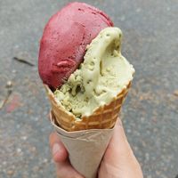 Berry sorbet, vegan pistachio gelato at Italienaren i Gubbängen in Farsta