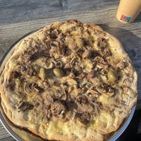 White pizza with truffle and vegan cheese.   at Italienaren i Gubbängen in Farsta