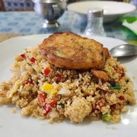 Arroz chaufa de quinoa con tortilla 🍛🩷 at Comedor Vegetariano in Cusco