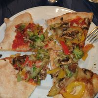Vegane Pizza mit Brokkoli, Paprika und Champignons at Pizzateca da Tonis in Flensburg
