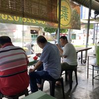 So nice to see people enjoying vegan food  at Evergreen Vegetarian House 长青素食之家 in Penang