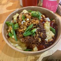 loaded mac and cheese at Cafe Thrive in Southampton