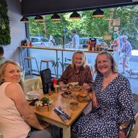 Introducing my mum to a vegan cafe. She loved it 😁 at Cafe Thrive in Southampton