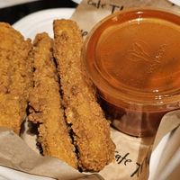 Tenders with hot sauce at Cafe Thrive in Southampton