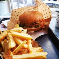 Kraut pleaser and fries at Swing Kitchen - Kaiserfeldgasse in Graz