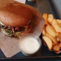 Cheese Burger et frites 🍟 at Swing Kitchen - Kaiserfeldgasse in Graz