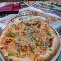 Vegan pizza at Pizzeria Gallus in Bled