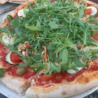 Vegan pizza at Pizzeria Gallus in Bled