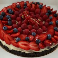 Tarte vegan (fruits rouges, crème pâtissière, base oreo) at Le Fournil de Mon Père in Annecy-le-vieux