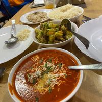 Gemüse angerichtet in verschiedenen Variationen auf indische Art at Sheroes Hangout in Agra