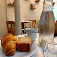 Lemon plumcake, croissant 🥐 at Comptoir Veggie in Paris