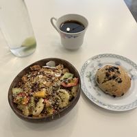 Açaí bowl and scone 😍  at Comptoir Veggie in Paris