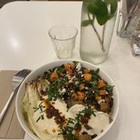 Je n’ai pas eu le temps de prendre le dessert en photo car je l’ai mangé avant…  at Comptoir Veggie in Paris