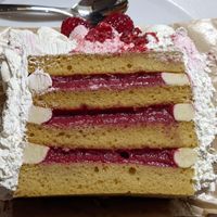 Gâteau framboise vanille at Comptoir Veggie in Paris