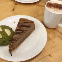 Cookie matcha, peanut butter cheese cake, chai latte  at Comptoir Veggie in Paris