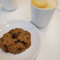Hazelnut latte and cookie at Comptoir Veggie in Paris