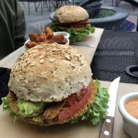 Hamburguesa con salchichas  #Veganuary at Tacogreen in Queretaro