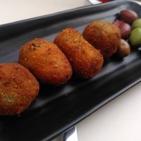 Mix of 4 vegan croquettes at La Cerveseria Clandestina in Barcelona