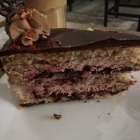 Vegan cake and vegan coffee 👍 at Milch&Zucker in Berlin