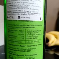 Alcohol-free wine (back label, with vegan labelling visible in bold) at Mimint Bio Market in Arnhem