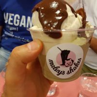 Matcha tee and banana + vanilla ice cream with vegan nutella on top at Malvy's Shakes in Madrid