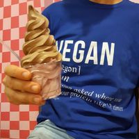 Vegan soft ice cream at Malvy's Shakes in Madrid