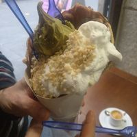 Belgian waffle at Malvy's Shakes in Madrid