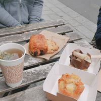 Pain au chocolat, cookie à l'avoine, tartelette poire chocolat at L'instant in Tours