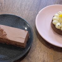 Merveilleux Opéra tout chocolat et la tarte au citron extra!! at L'instant in Tours