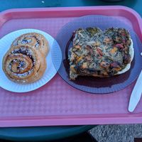 vegan cinnamon rolls and vegan tofu&vegetable pie at Regatta in Helsinki