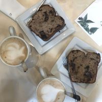 Two slices of banana bread and oat milk cappuccinos at Shake Cafe - Del Corso in Florence