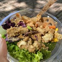A small tempeh poke bowl. 😋 at Bananas in Utrecht