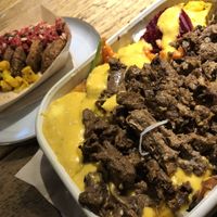 „beef“ teriyaki with many toppings and coconut-mango-curry sauce. Side dish falafel.   at Gustav Grün - Wolbecker Straße in Muenster