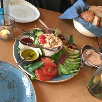 Vegan breakfast plate (you can refill your bread basket) at Leni Liebt Kaffee in Aachen